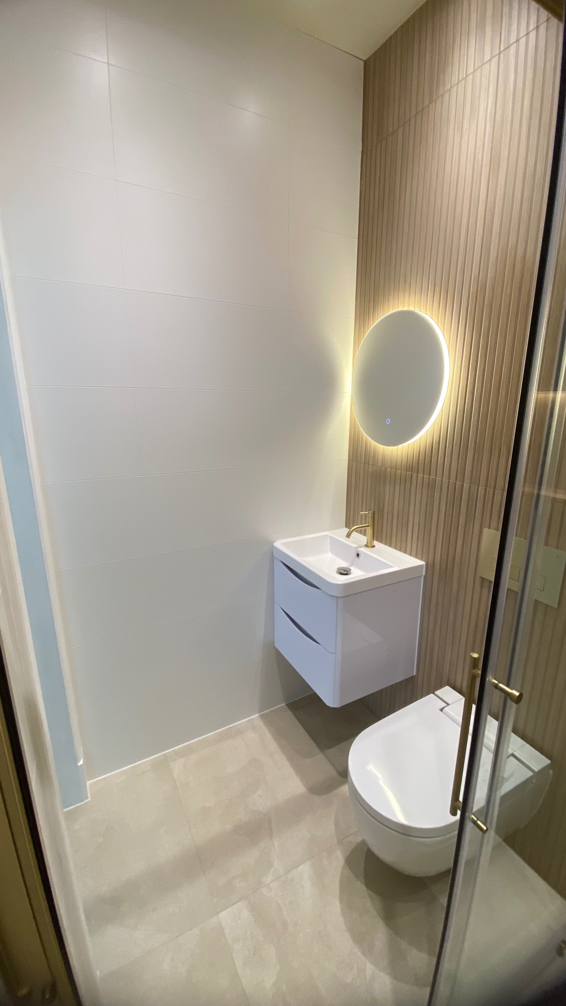Gold En-Suite — Vanity Unit