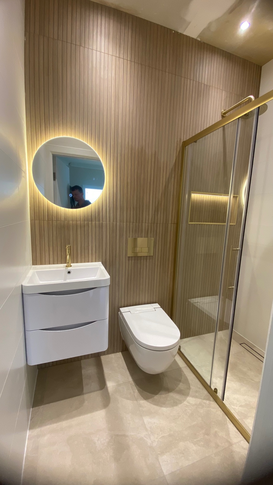 Gold En-Suite — Full View